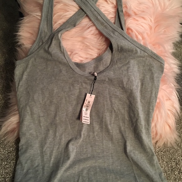 Hoodie Victoria's Secret PINK - Modèle Wreath Criss Cross - Neuf Avec étiquettes (NWT)